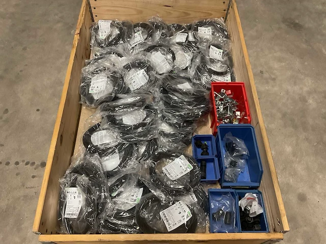 Partij installatiemateriaal - afbeelding 1 van  5