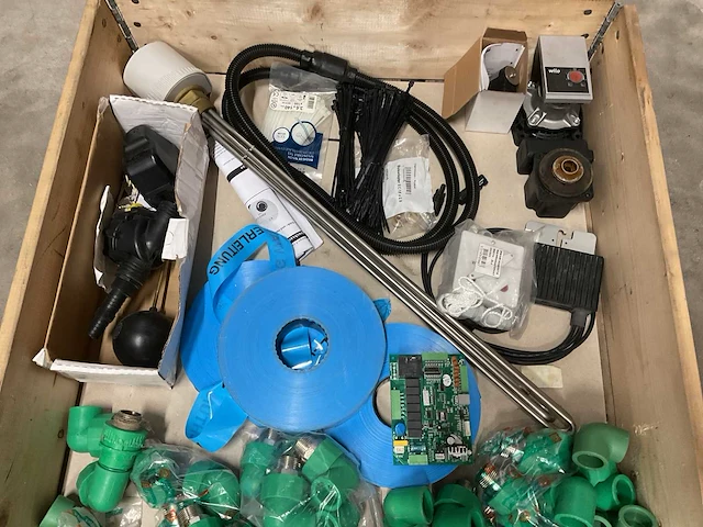 Partij installatiemateriaal - afbeelding 3 van  3