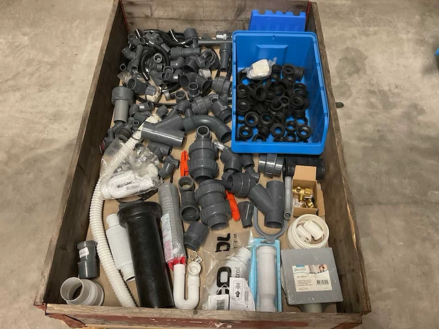 Partij installatiemateriaal - afbeelding 1 van  3