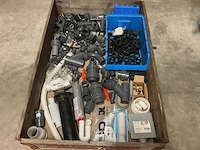 Partij installatiemateriaal - afbeelding 1 van  3