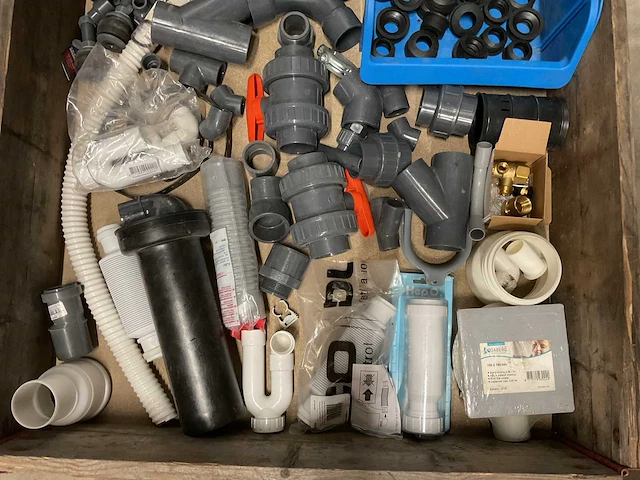Partij installatiemateriaal - afbeelding 2 van  3