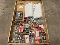 Partij installatiemateriaal - afbeelding 1 van  3