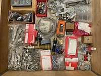 Partij installatiemateriaal - afbeelding 2 van  3