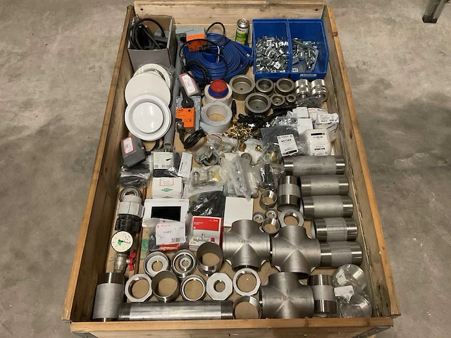 Partij installatiemateriaal - afbeelding 1 van  3