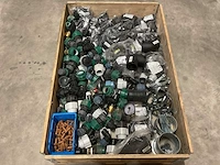 Partij installatiemateriaal - afbeelding 1 van  3