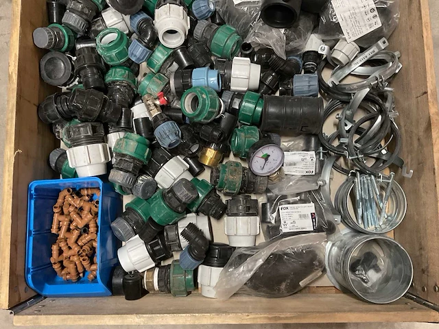 Partij installatiemateriaal - afbeelding 2 van  3