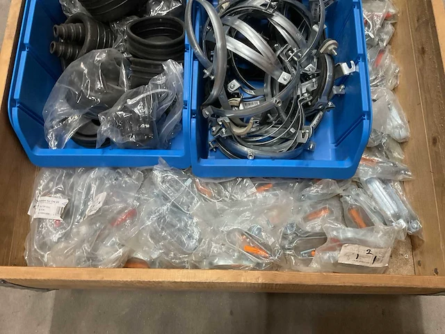 Partij installatiemateriaal - afbeelding 2 van  6