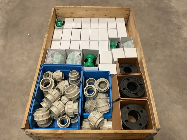 Partij installatiemateriaal - afbeelding 1 van  6