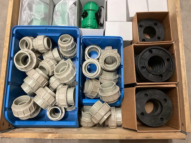 Partij installatiemateriaal - afbeelding 2 van  6