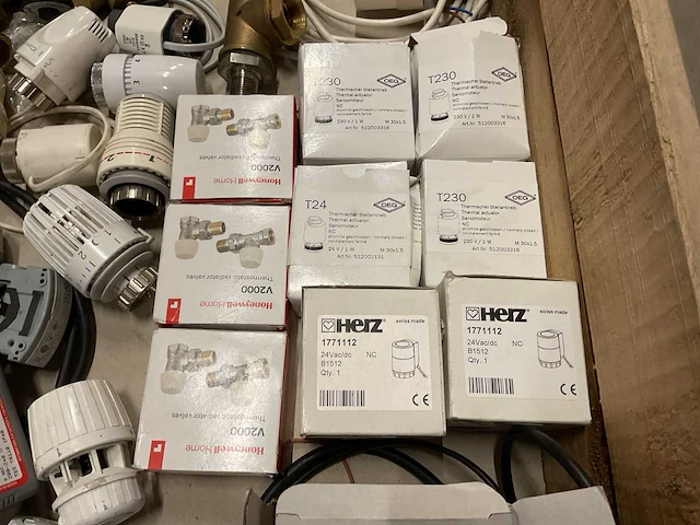 Partij installatiemateriaal - afbeelding 4 van  7