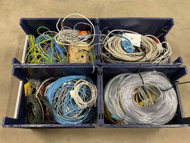 Partij installatiemateriaal - afbeelding 1 van  5