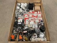 Partij installatiemateriaal - afbeelding 1 van  3