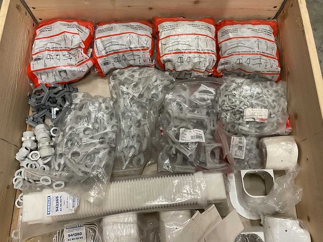 Partij installatiemateriaal - afbeelding 3 van  3