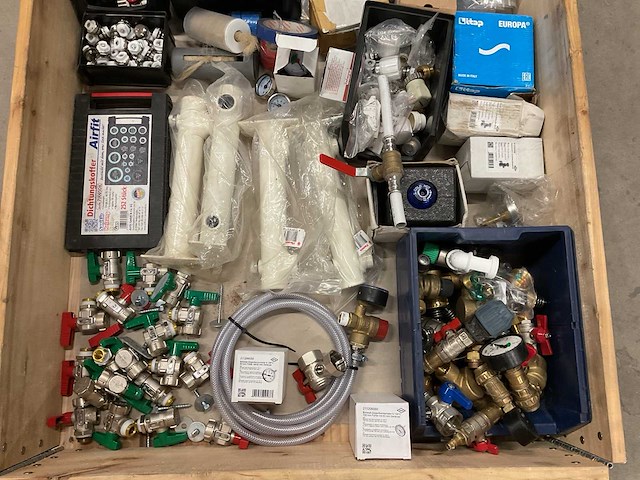 Partij installatiemateriaal - afbeelding 2 van  3