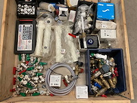 Partij installatiemateriaal - afbeelding 2 van  3