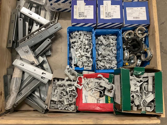 Partij installatiemateriaal - afbeelding 2 van  3
