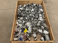 Partij installatiemateriaal - afbeelding 1 van  3