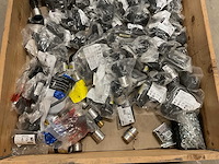 Partij installatiemateriaal - afbeelding 2 van  3