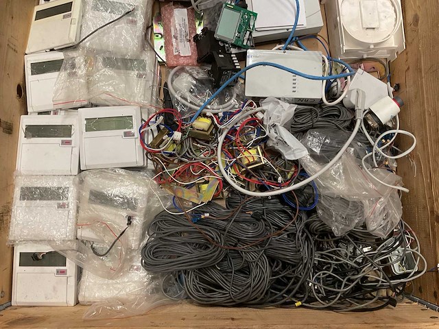 Partij installatiemateriaal - afbeelding 2 van  3