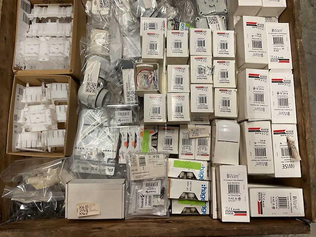 Partij installatiemateriaal - afbeelding 2 van  8