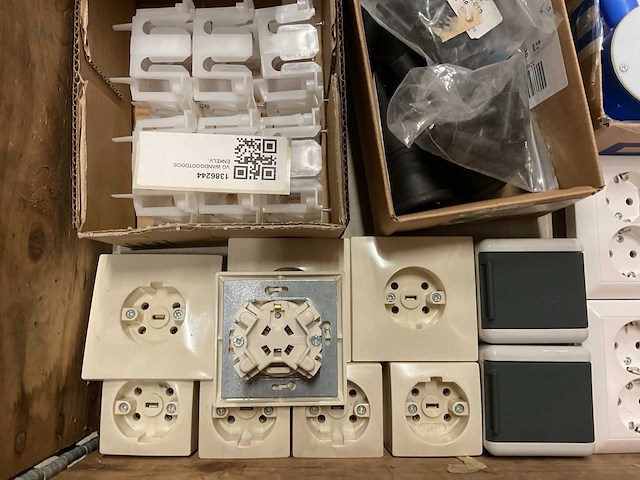 Partij installatiemateriaal - afbeelding 8 van  8