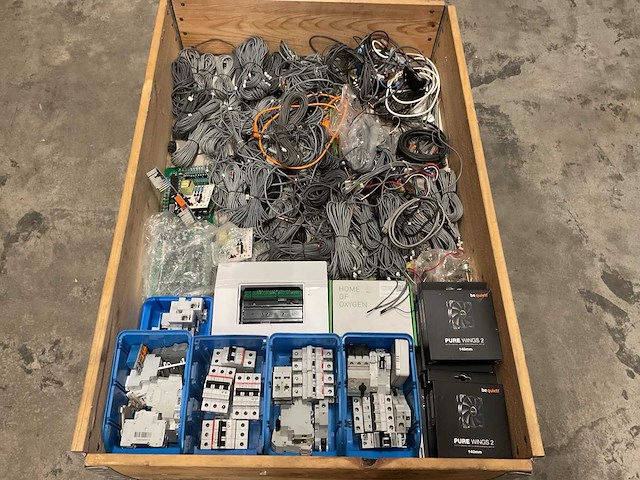 Partij installatiemateriaal - afbeelding 1 van  6