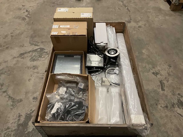 Partij installatiemateriaal - afbeelding 1 van  6