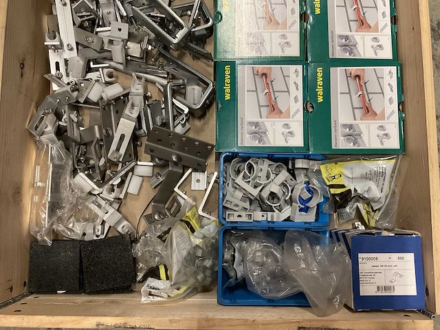 Partij installatiemateriaal - afbeelding 2 van  7