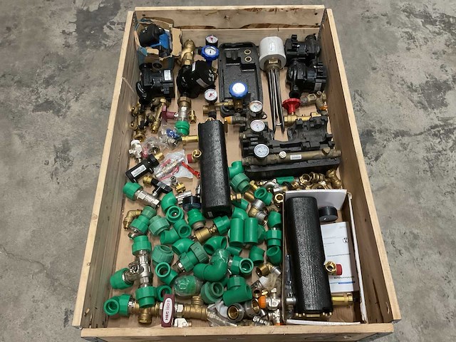 Partij installatiemateriaal - afbeelding 1 van  3