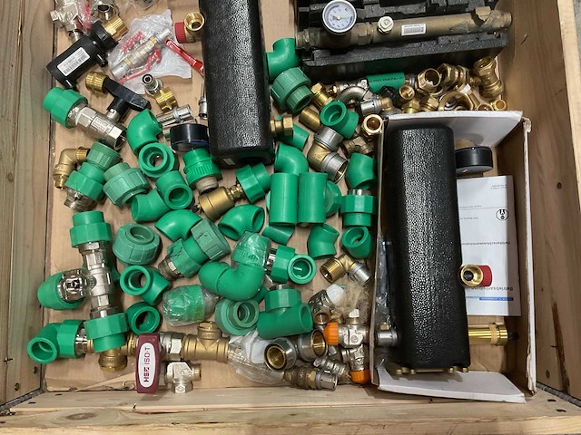 Partij installatiemateriaal - afbeelding 2 van  3