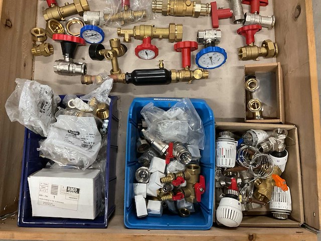 Partij installatiemateriaal - afbeelding 2 van  3