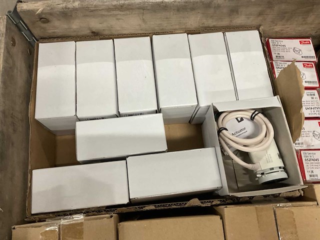 Partij installatiemateriaal - afbeelding 2 van  11