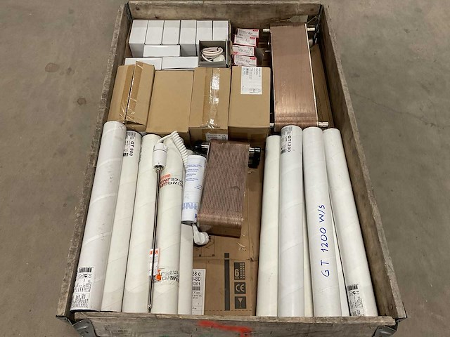 Partij installatiemateriaal - afbeelding 1 van  11