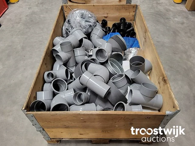 Partij installatiemateriaal - afbeelding 1 van  3