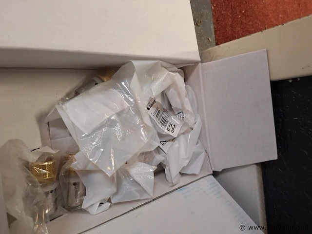 Partij installatiematerialen; in 7 dozen - afbeelding 7 van  14