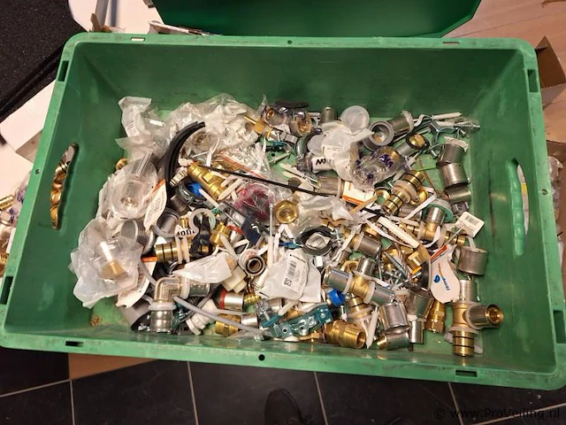 Partij installatiematerialen - afbeelding 1 van  3
