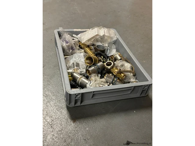 Partij installatiematerialen - afbeelding 1 van  2
