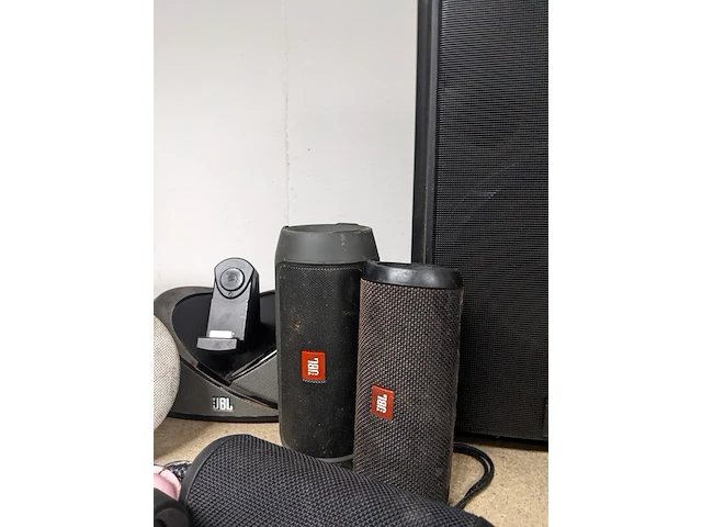 Partij jbl boxen en airpods - afbeelding 2 van  16