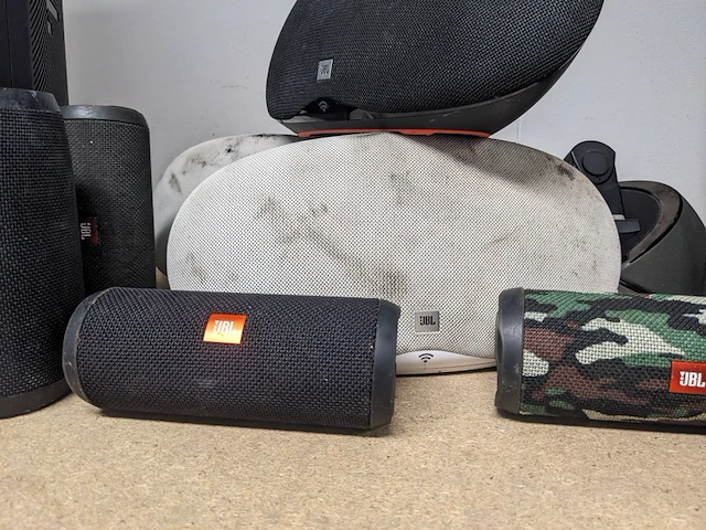 Partij jbl boxen en airpods - afbeelding 5 van  16