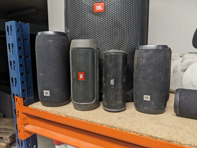 Partij jbl boxen en airpods - afbeelding 6 van  16
