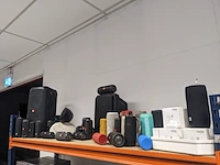 Partij jbl boxen en airpods - afbeelding 1 van  16
