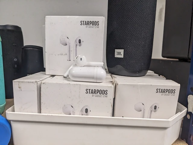 Partij jbl boxen en airpods - afbeelding 9 van  16