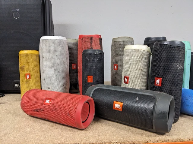 Partij jbl boxen en airpods - afbeelding 12 van  16