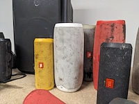 Partij jbl boxen en airpods - afbeelding 14 van  16