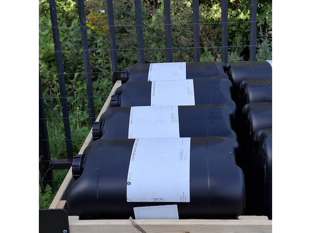 Partij jerrycans (leeg) - afbeelding 7 van  7