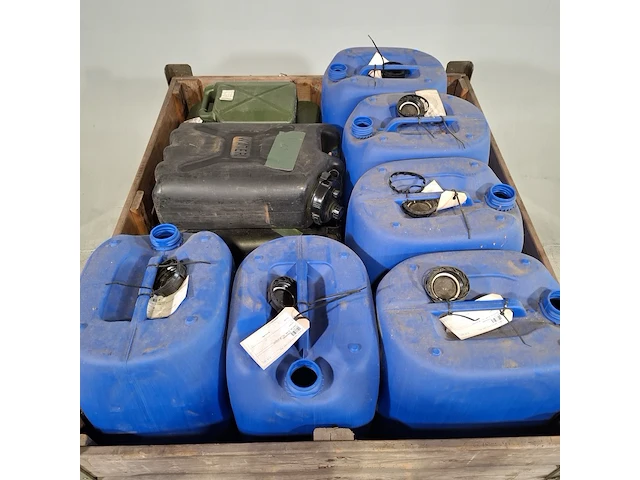 Partij jerrycans (leeg) - afbeelding 2 van  7