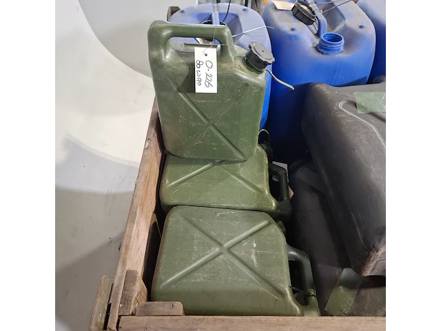 Partij jerrycans (leeg) - afbeelding 5 van  7