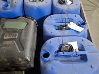 Partij jerrycans (leeg) - afbeelding 6 van  7