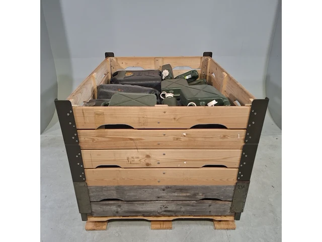 Partij jerrycans - afbeelding 1 van  4