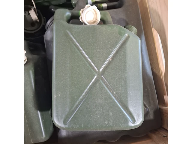 Partij jerrycans - afbeelding 4 van  4